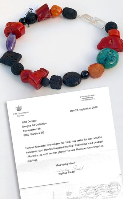 Takkebrev fra Hendes Majestaet Dronning Margrethe II - modtog BY DENGSO smykke